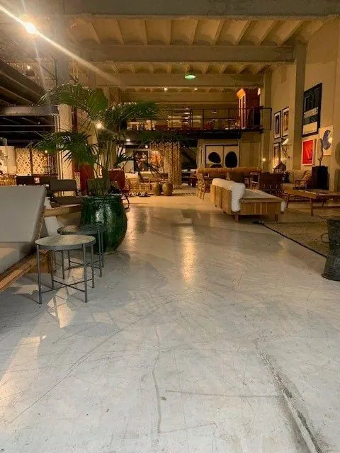 Interior de la nave RAW-DISTRICT en Cornellà