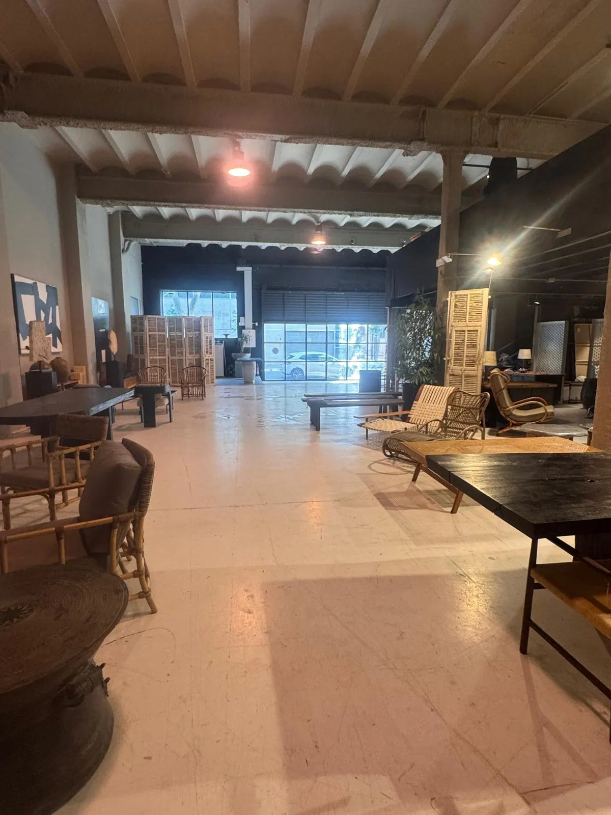 Interior de la nave RAW-DISTRICT en Cornellà