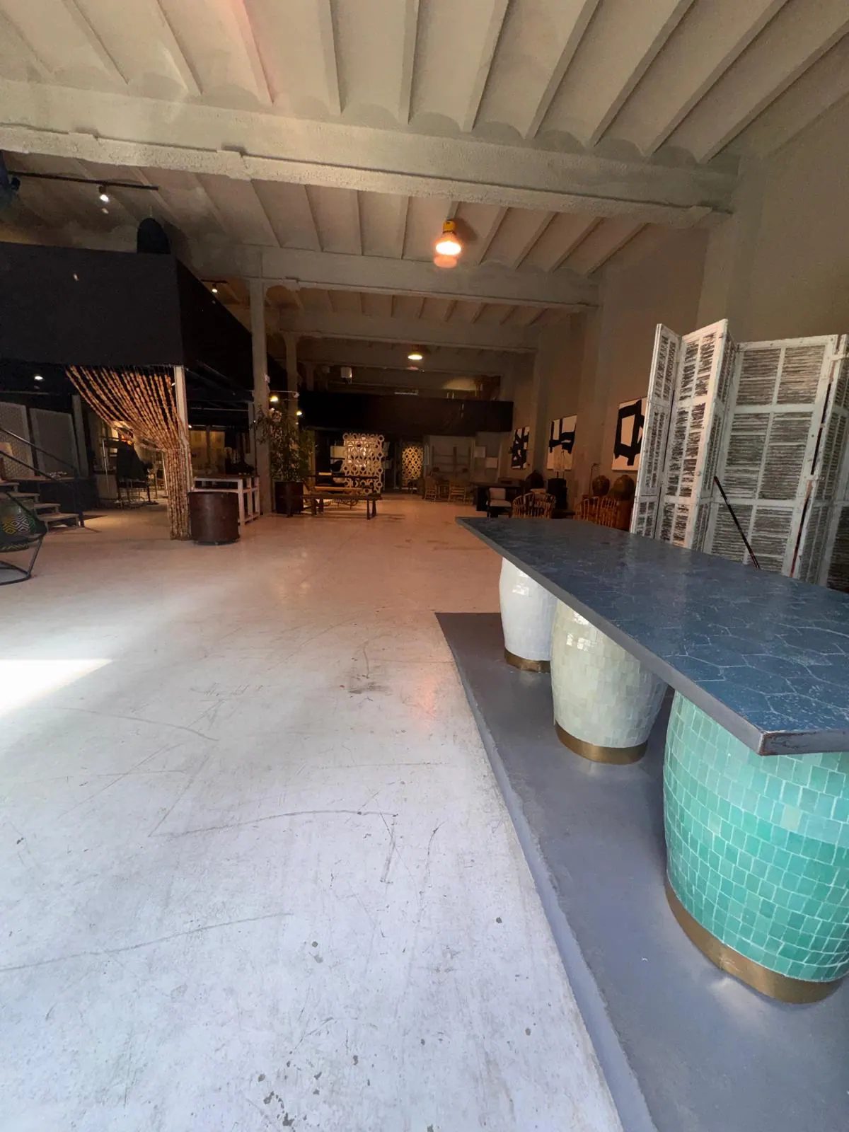 Interior de la nave RAW-DISTRICT en Cornellà