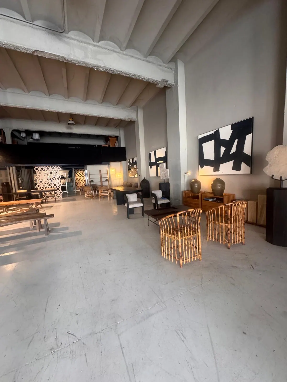 Interior de la nave RAW-DISTRICT en Cornellà