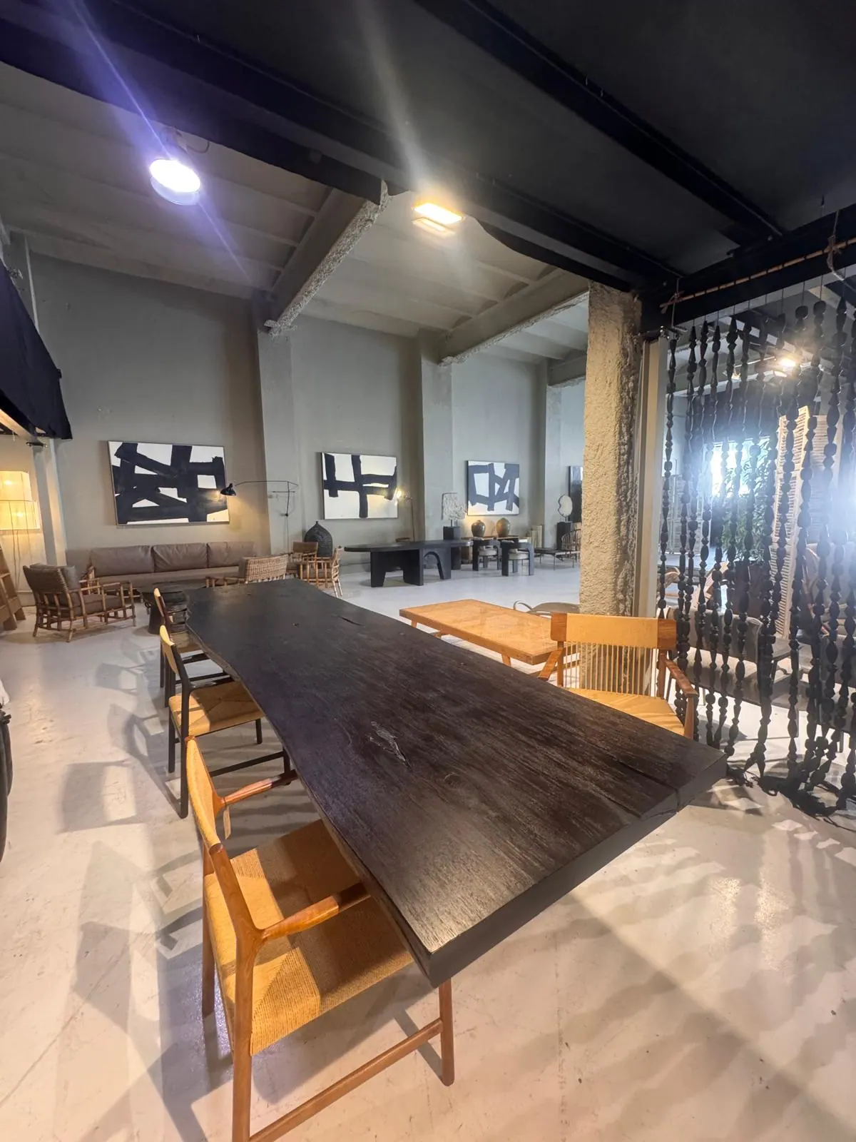 Interior de la nave RAW-DISTRICT en Cornellà
