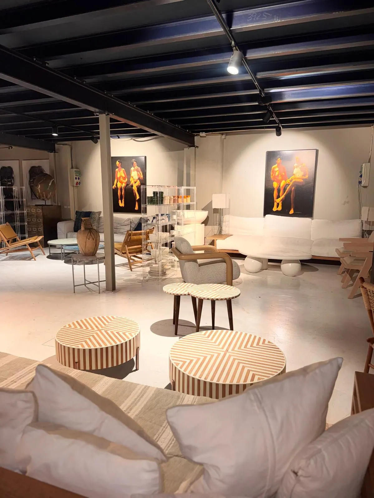 Interior de la nave RAW-DISTRICT en Cornellà