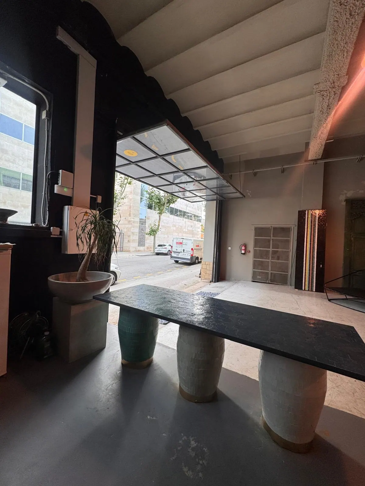 Interior de la nave RAW-DISTRICT en Cornellà