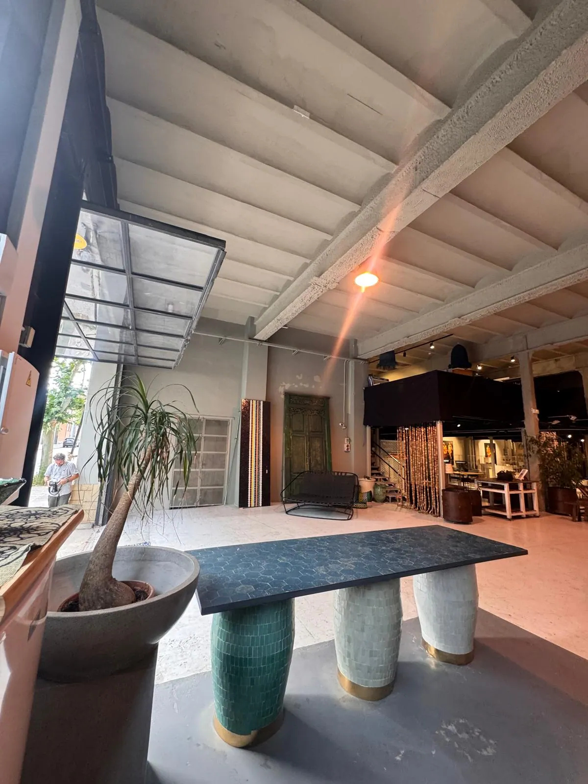Interior de la nave RAW-DISTRICT en Cornellà