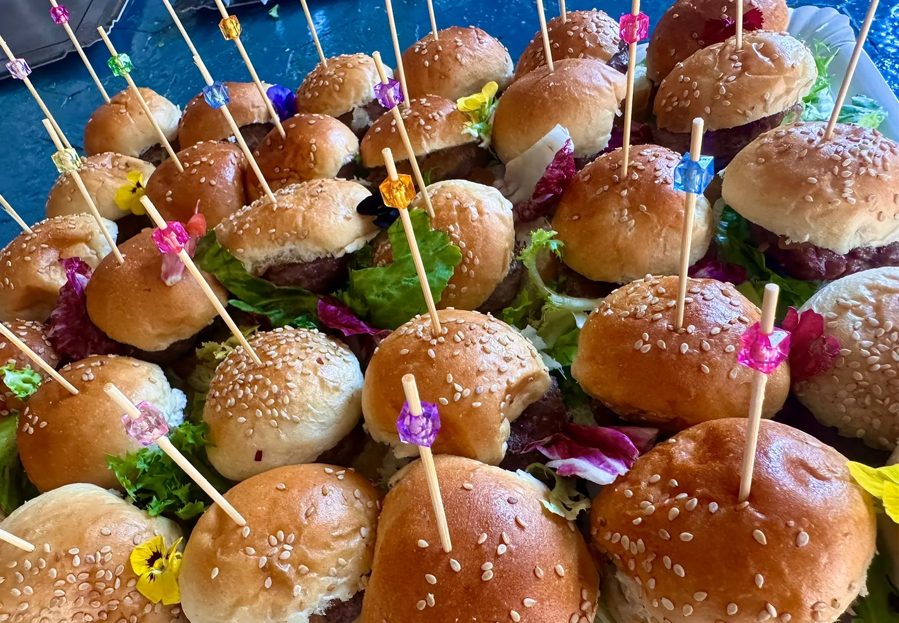 Mesa de EventArt para un cumpleaños o una presentación de producto